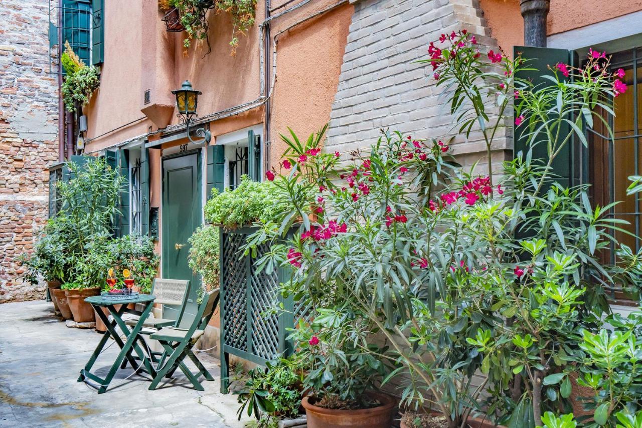 Ferienwohnung Lo Squero 1 The Secret Courtyard In Dorsoduro Venedig Exterior foto