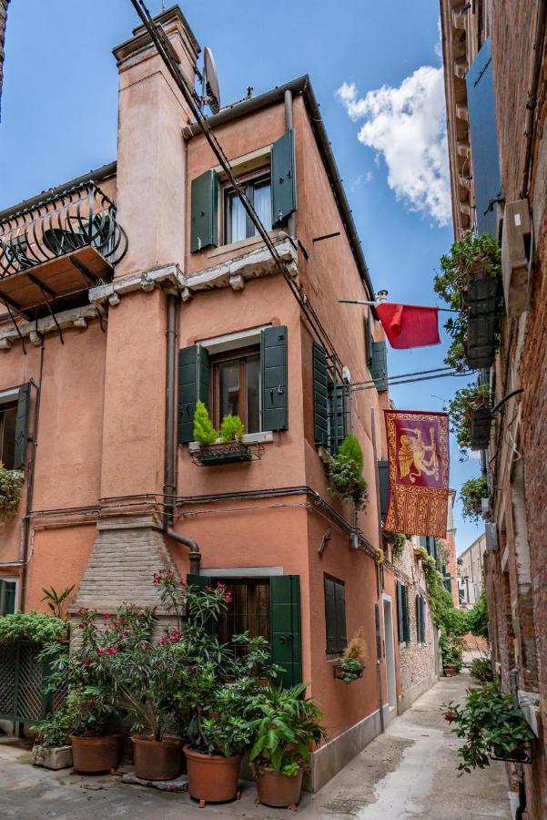 Ferienwohnung Lo Squero 1 The Secret Courtyard In Dorsoduro Venedig Exterior foto