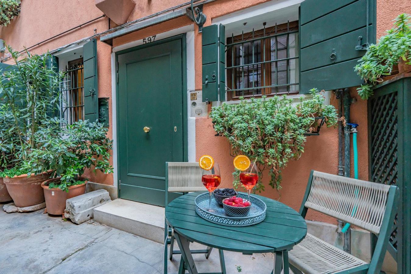 Ferienwohnung Lo Squero 1 The Secret Courtyard In Dorsoduro Venedig Zimmer foto