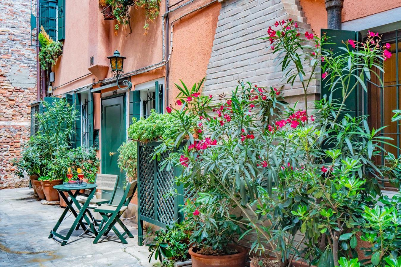 Ferienwohnung Lo Squero 1 The Secret Courtyard In Dorsoduro Venedig Zimmer foto